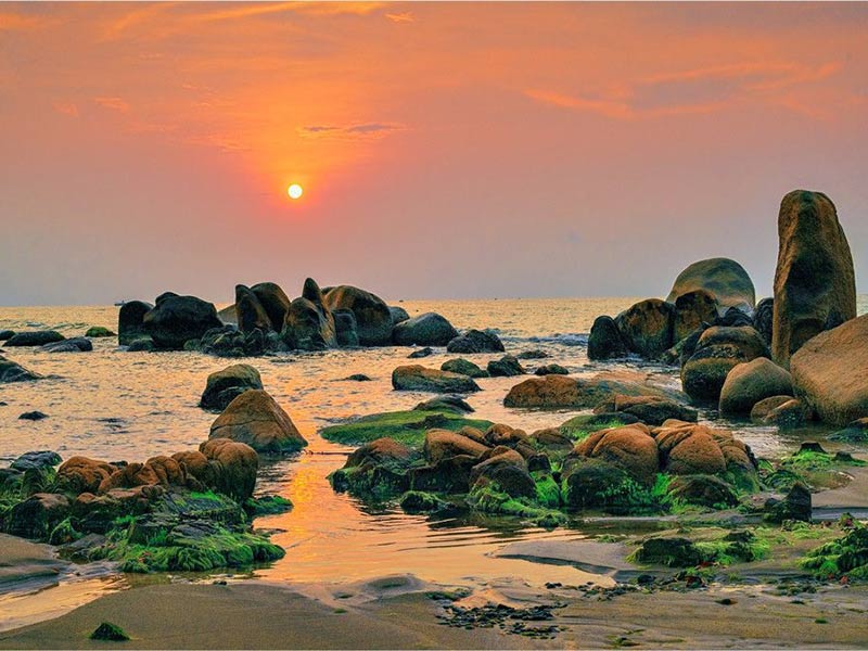 Khám phá bãi đá cổ 7 màu “kỳ thú” ở Phan Thiết