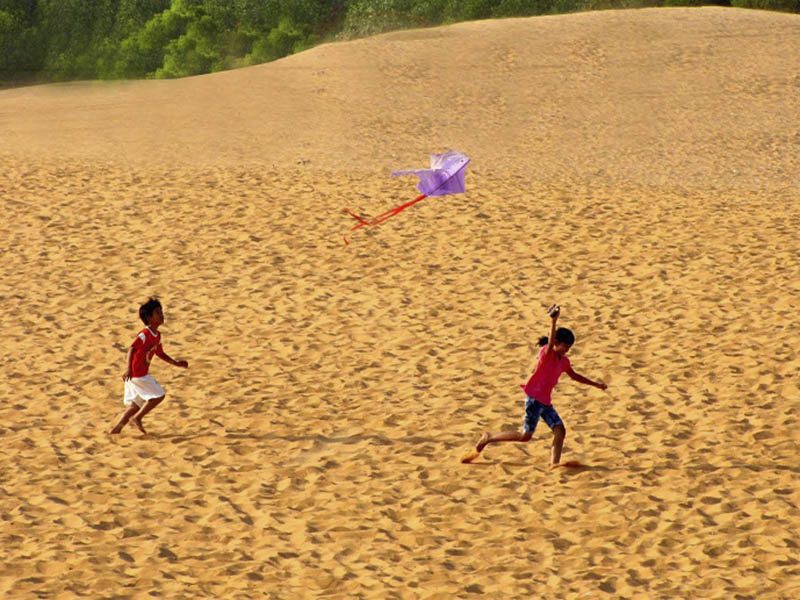 TRƯỢT CÁT Mũi Né TRẢI NGHIỆM HẤP DẪN VÀ THÚ VỊ KHÔNG THỂ BỎ LỠ - Đặc Sản Làng Chài Xưa