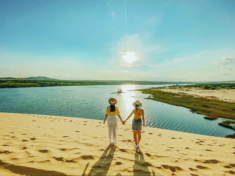 TRƯỢT CÁT Mũi Né TRẢI NGHIỆM HẤP DẪN VÀ THÚ VỊ KHÔNG THỂ BỎ LỠ - Đặc Sản Làng Chài Xưa