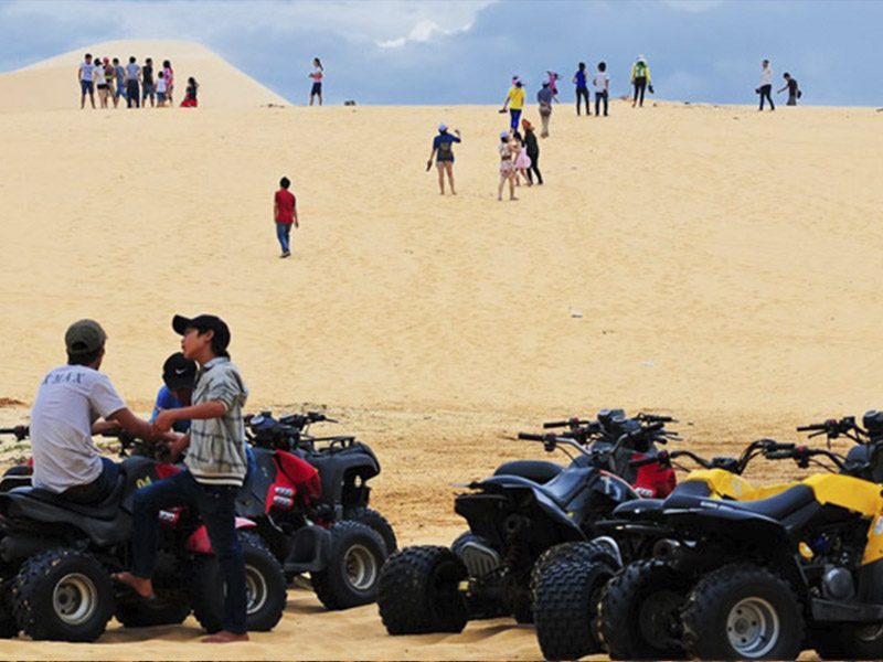 TRƯỢT CÁT Mũi Né TRẢI NGHIỆM HẤP DẪN VÀ THÚ VỊ KHÔNG THỂ BỎ LỠ - Đặc Sản Làng Chài Xưa