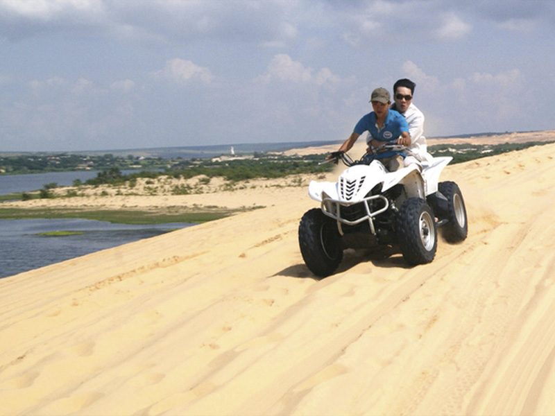 TRƯỢT CÁT Mũi Né TRẢI NGHIỆM HẤP DẪN VÀ THÚ VỊ KHÔNG THỂ BỎ LỠ - Đặc Sản Làng Chài Xưa