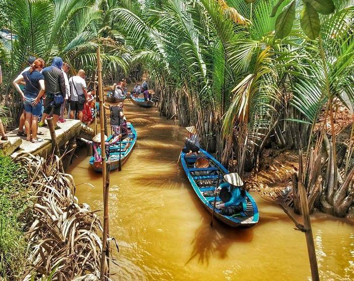 Vườn trái cây Cái Mơn là một trong những làng quê thuần Nam Bộ ở Bến Tre. Review Du Lịch Vườn Trái Cây Cái Mơn Bến Tre ở đâu, đường đi, Giá Vé 2022 - Review Kinh Nghiệm Du Lịch Tham Quan Đi Phượt Việt Nam