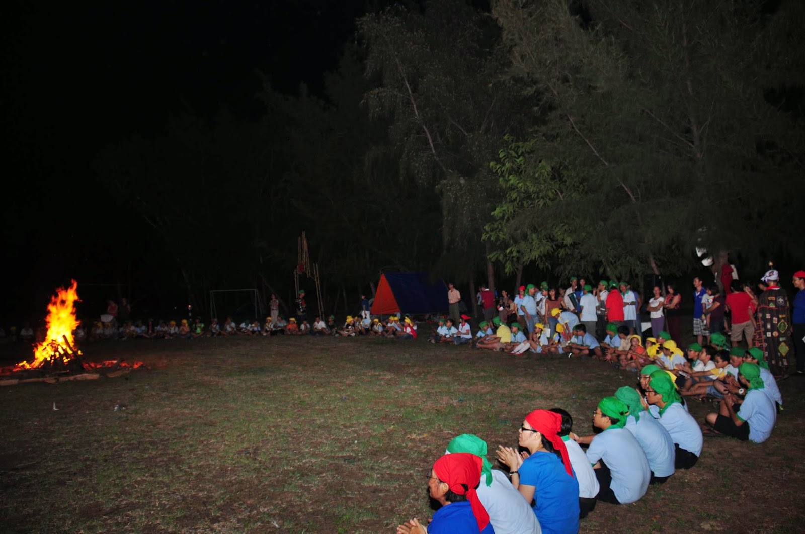 Tôi phải đến phòng tập thể dục để chơi bóng