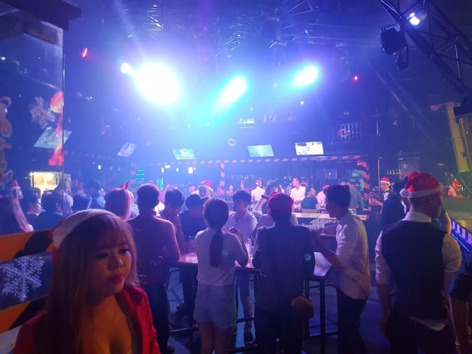 Tôi phải đến phòng tập thể dục để chơi bóng