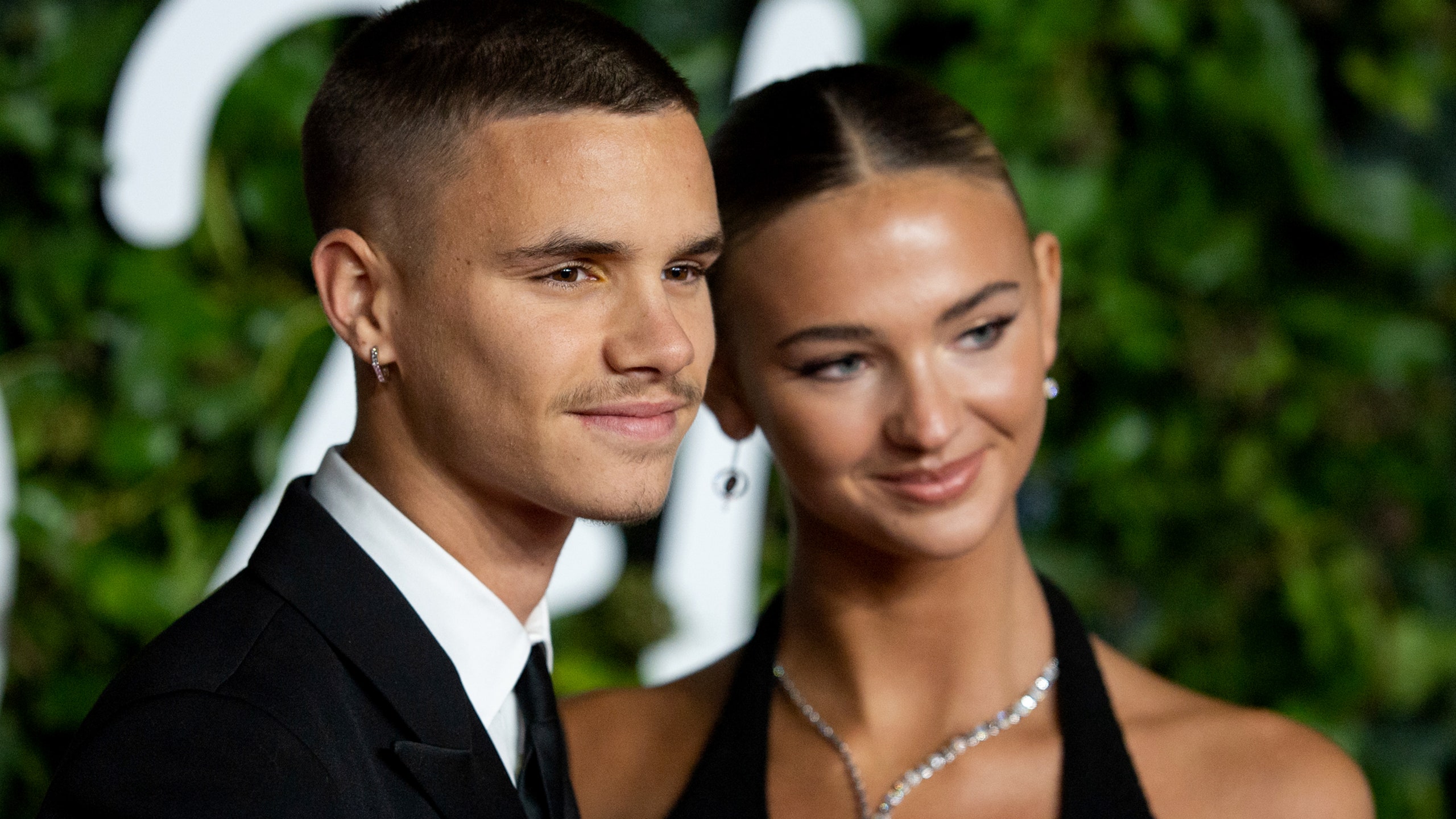 Mia Regan: Chi tiết về bạn gái của Romeo Beckham