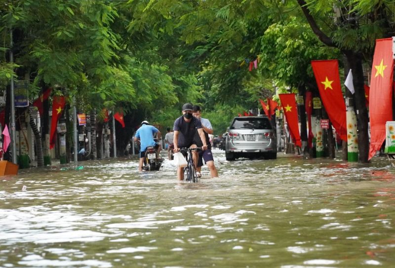 Nếu bạn mơ thấy mình đang lội nước thì nên thử con số nào để lấy may?