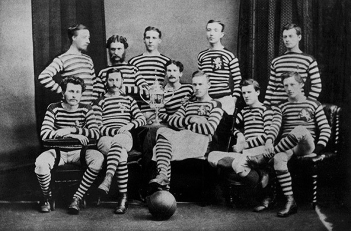 Một bức ảnh của đội Queens Park đã giành được Cúp Scotland đầu tiên vào năm 1874.