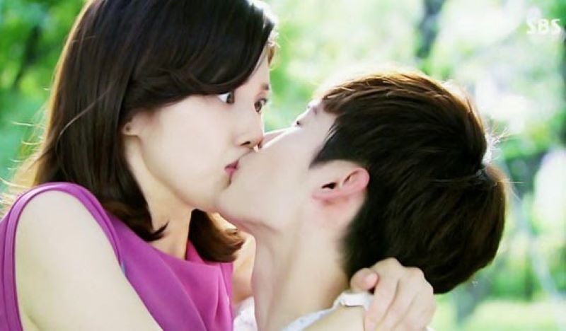 Nếu bạn mơ thấy người khác hôn mình thì nên đặt cược vào con số nào để thắng lớn?