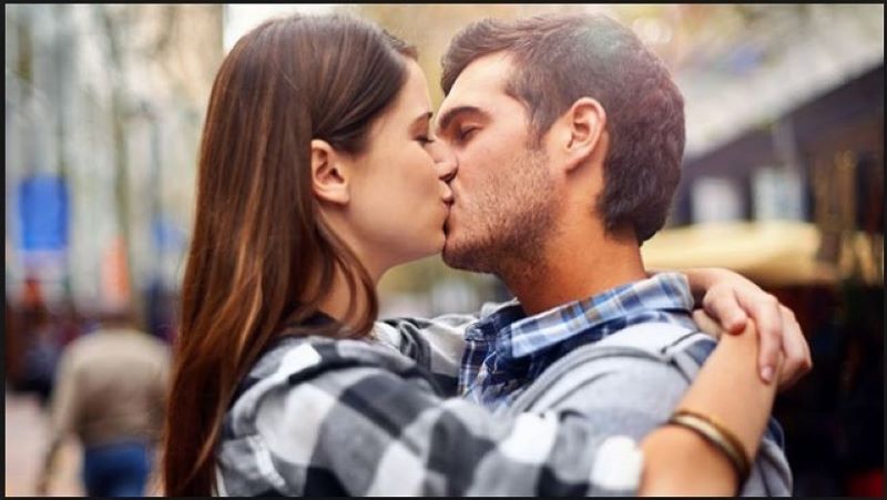 Nếu bạn mơ thấy người khác hôn mình thì nên đặt cược vào con số nào để thắng lớn?