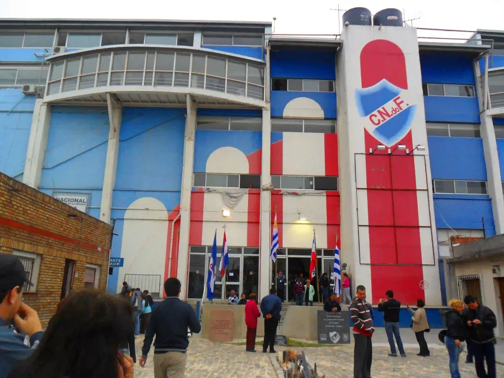 Câu lạc bộ bóng đá Nacional de Football: lịch sử tóm tắt của Bolsos