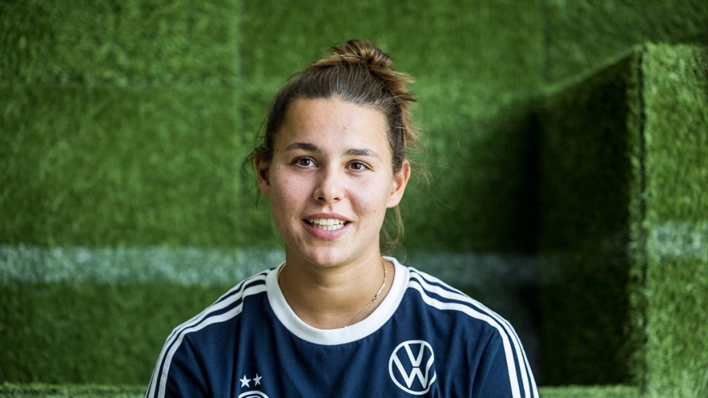 Tiểu sử Lena Oberdorf - Footbalium