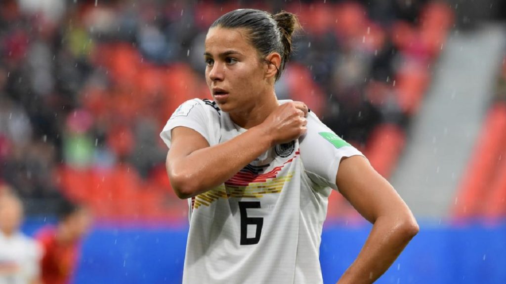 Tiểu sử Lena Oberdorf - Footbalium