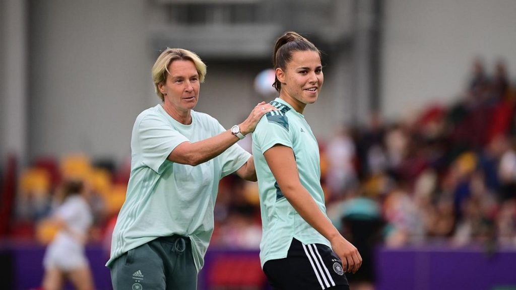 Tiểu sử Lena Oberdorf - Footbalium