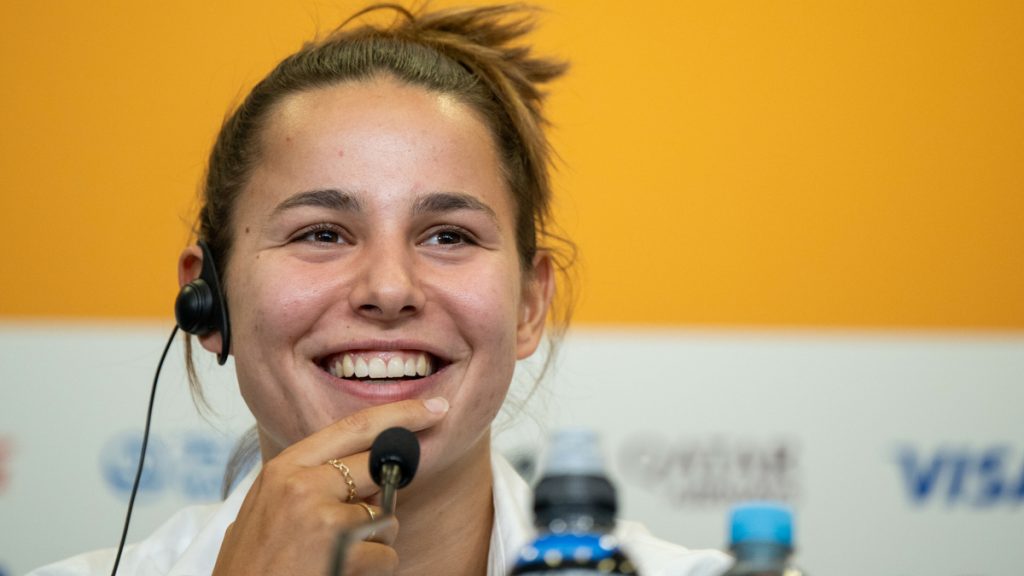 Tiểu sử Lena Oberdorf - Footbalium