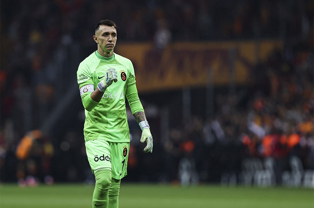 Fernando Muslera và Galatasaray verhandeln über Vertragsverlängerung | LIGABlatt - Fußball zur Stunde!
