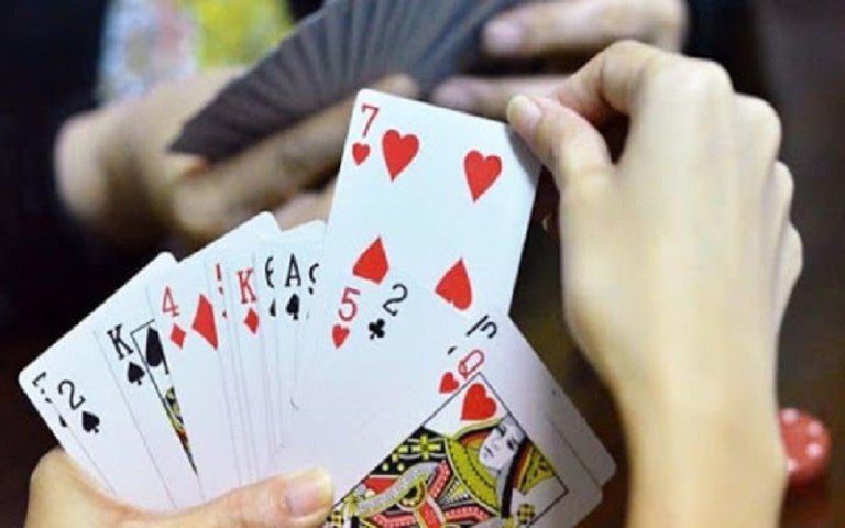 Cách chơi bài Tiến Lên miền Trung cực kỳ chi tiết