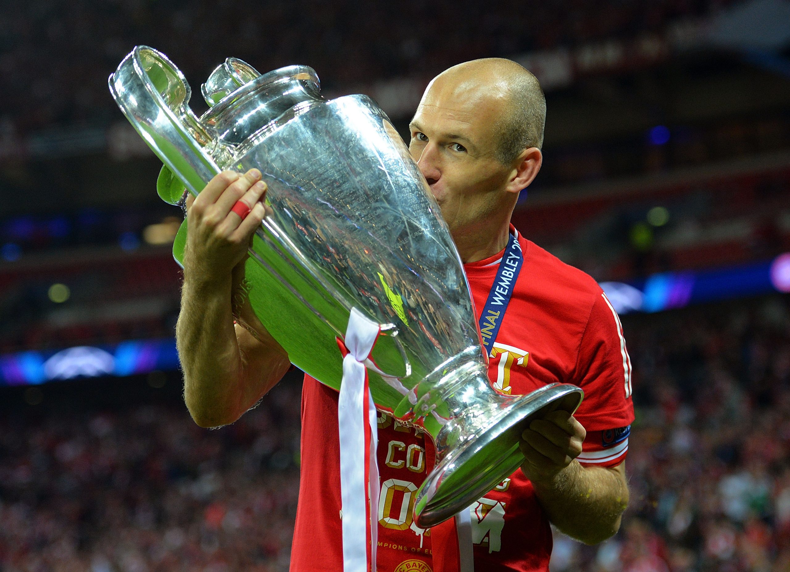 Arjen Robben Net Worth - Wiki, Tuổi, Cân nặng và Chiều cao, Các mối quan hệ, Gia đình, v.v. - LuxLux