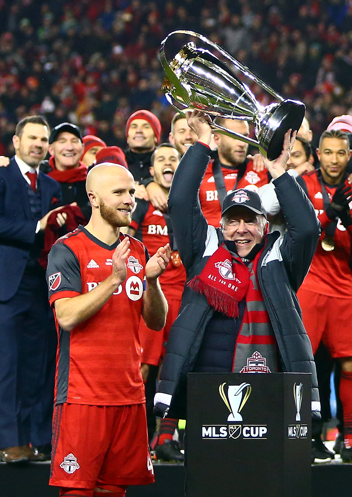 Michael Bradley Giá trị ròng - Wiki, Tuổi, Cân nặng và Chiều cao, Các mối quan hệ, Gia đình, v.v. - LuxLux