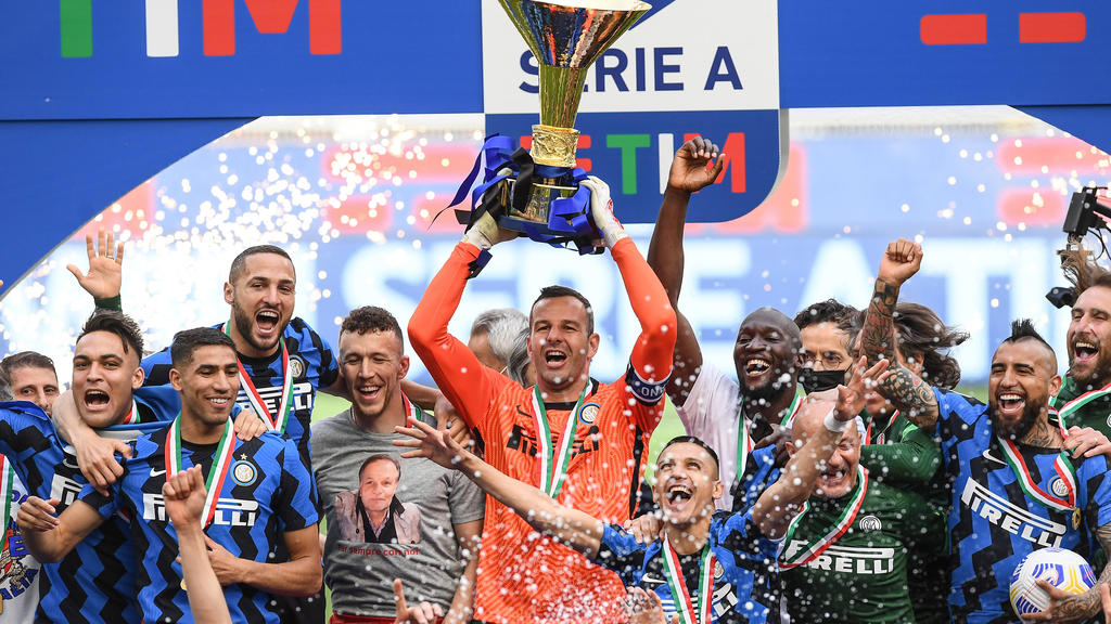 Serie A » tin tức » Young ghi bàn thắng đầu tiên của mùa giải trong trận chung kết giành chiến thắng của Inter khi người hâm mộ trở lại
