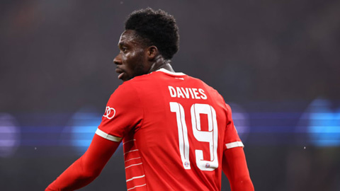 Người hâm mộ Man City chế nhạo Alphonso Davies