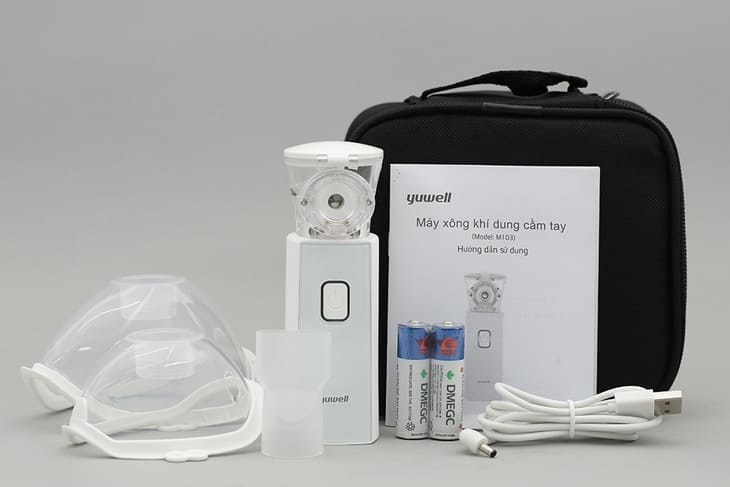 Máy xông khí dung cầm tay Yuwell M103 sử dụng 2 pin AA cho thời gian sử dụng khoảng 1 giờ Top 20 quà tặng mừng thọ cho người già lớn tuổi ý nghĩa nhất