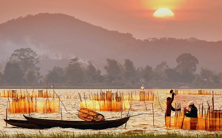 Khám phá nhanh 10 hồ nước ngọt lớn nhất Việt Nam