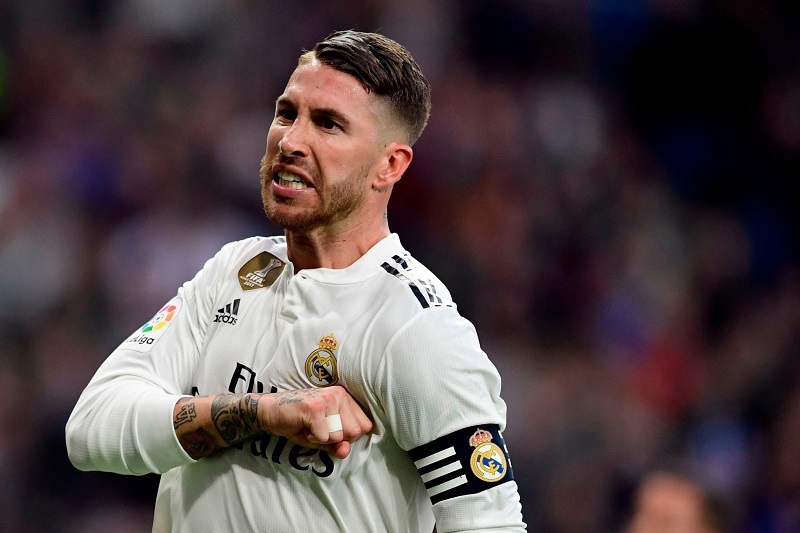 Sergio Ramos mặc áo PSG, liên tục tìm băng đội trưởng Real Madrid