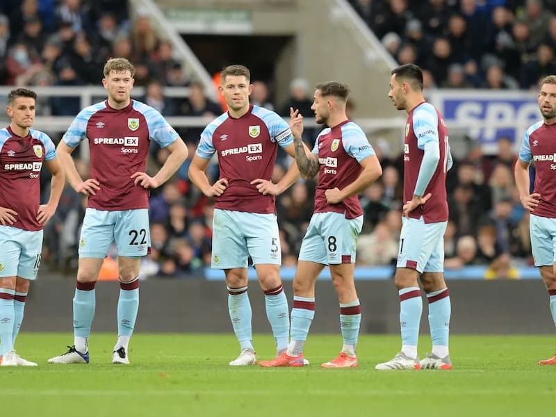 Burnley: Tiểu sử câu lạc bộ và thành tích của "The Clarets"
