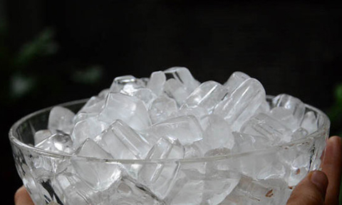 Uống nước đá có thể gây suy thận và tử vong