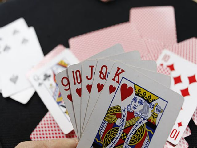 Mơ thấy đánh bài: Tốt hay xấu?