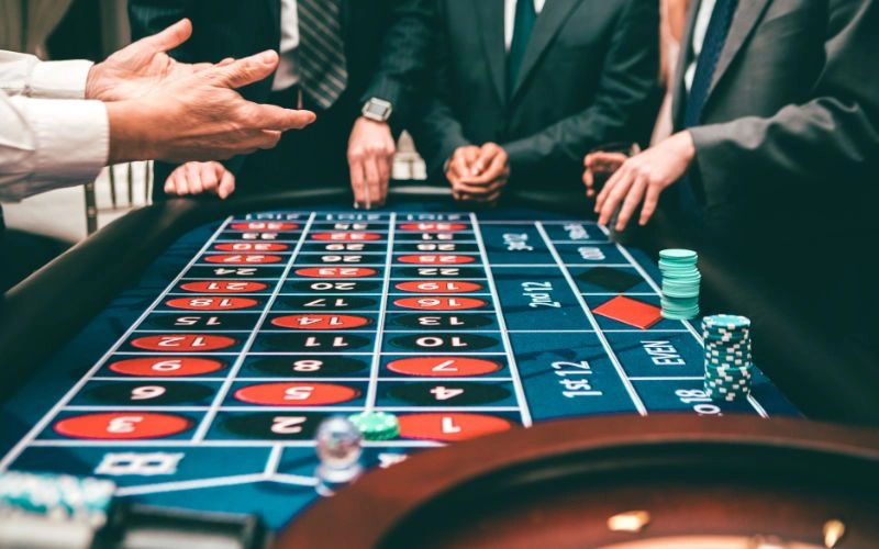 Đánh bài ăn trộm là gì? Cách ăn trộm bài poker HitClub hiệu quả