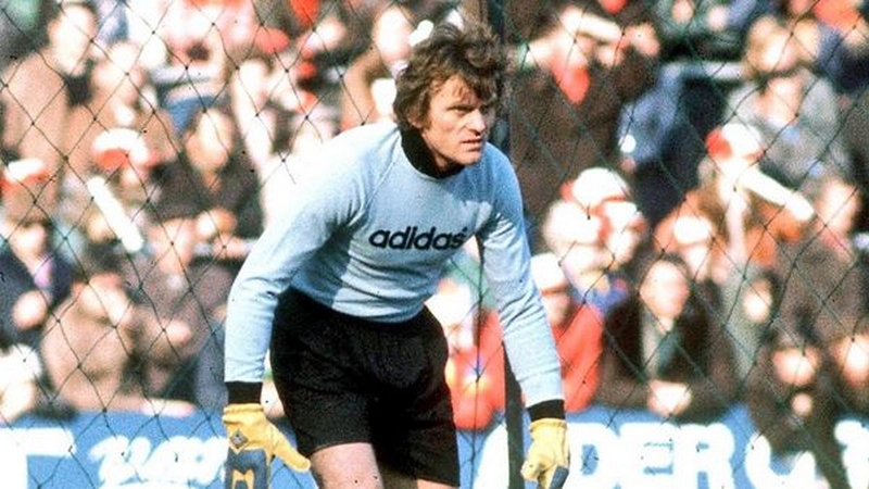Sepp Maier trong lịch sử cũng là một cái tên xuất sắc ở vị trí thủ môn Top 8 thủ môn huyền thoại: Quả bóng vàng duy nhất lịch sử