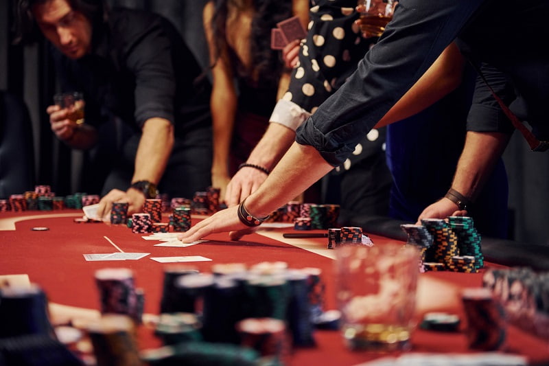 Khi nào bạn nên chặn cược poker? Block Bet Poker và kinh nghiệm chơi Block Bet hiệu quả nhất