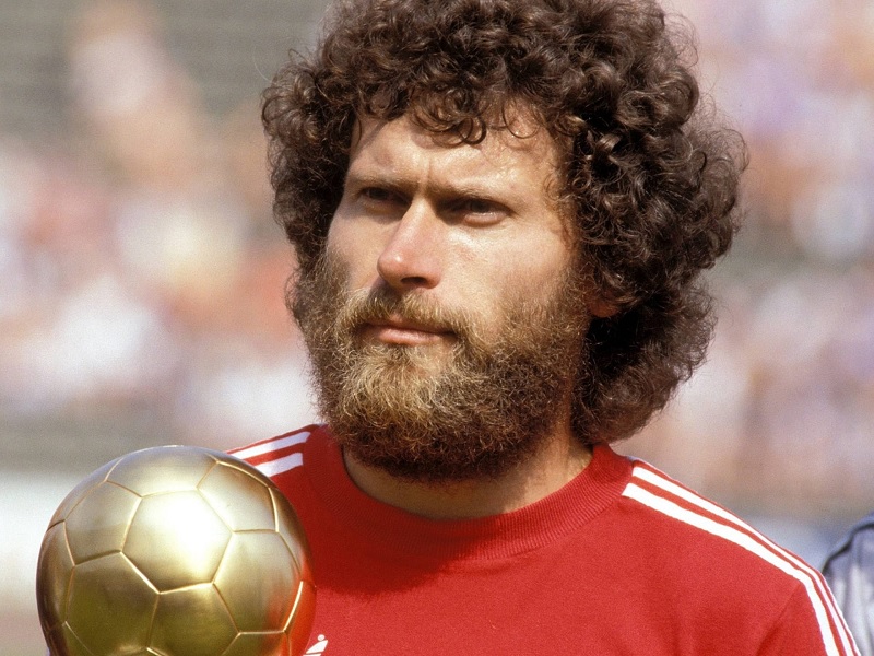 Người ủng hộ là gì? Vai trò của một hậu vệ cánh trong bóng đá hiện đại là gì?