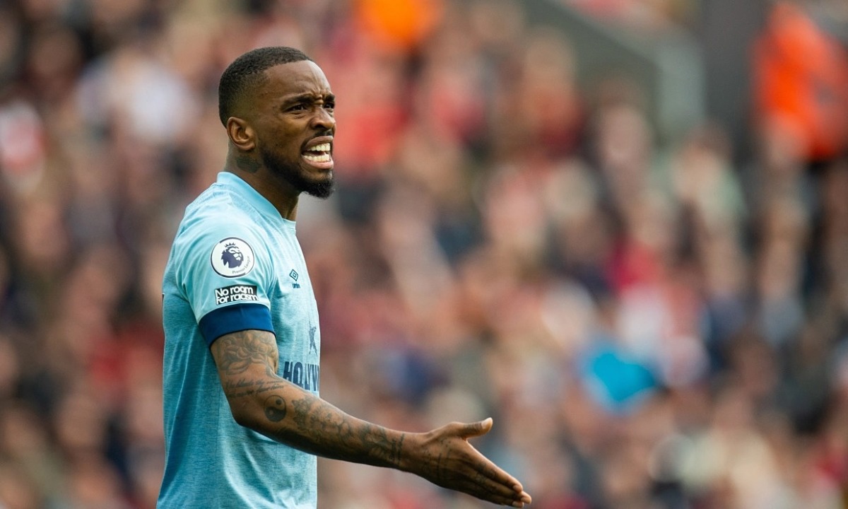 Đình chỉ trong bóng đá là gì? Quy định và ý nghĩa cụ thể