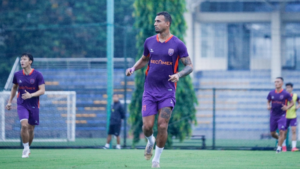 Trung vệ là gì? Khái niệm, vai trò và kỹ năng cần có của một trung vệ