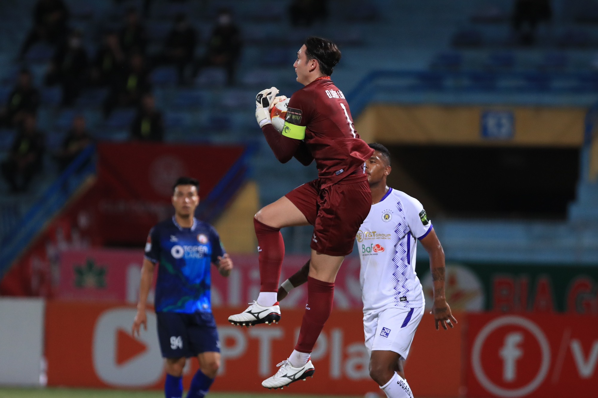 Trung vệ là gì? Khái niệm, vai trò và kỹ năng cần có của một trung vệ