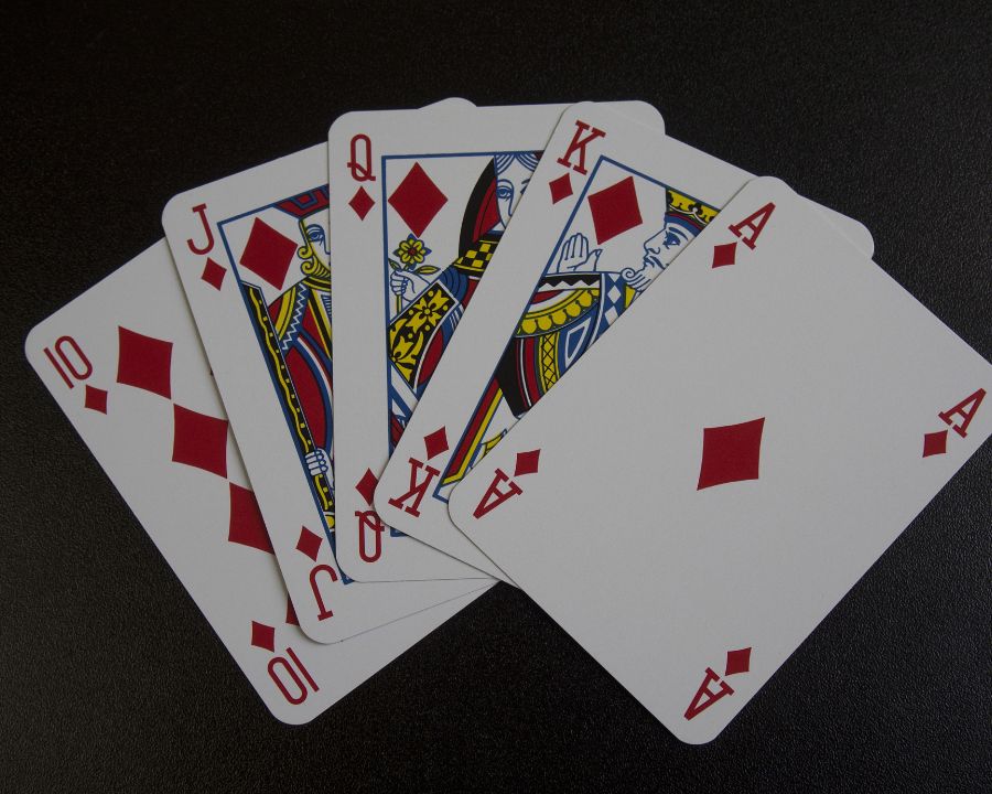 Bói bài Tây 32 lá, 52 lá gì, cách bói, mức độ chính xác