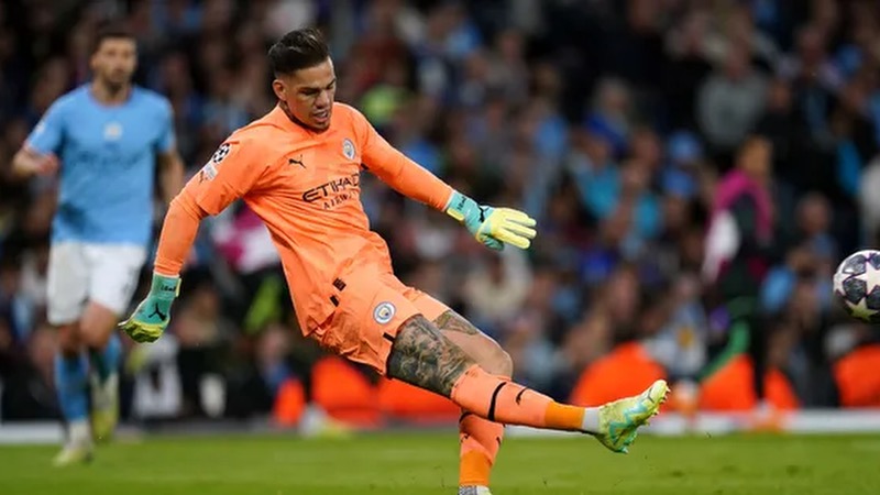Thủ môn Ederson là một trong những thủ môn có đôi chân tốt nhất Thủ môn Ederson - Thủ thành hàng đầu bất mãn tại Manchester