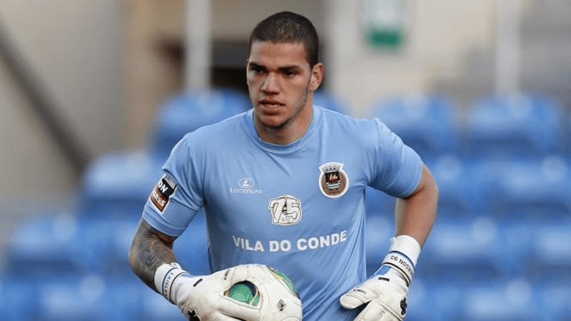 Thủ môn Ederson đã chơi cho khá nhiều đội bóng ở Bồ Đào Nha. Thủ môn Ederson - Thủ thành hàng đầu bất mãn tại Manchester