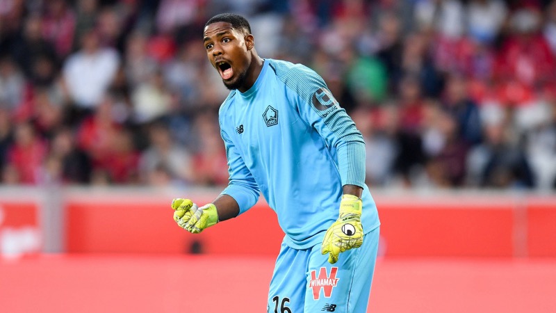 Nhưng rồi may mắn đã tỏa sáng Thủ môn Mike Maignan - Hàng thải đến lựa chọn hàng đầu