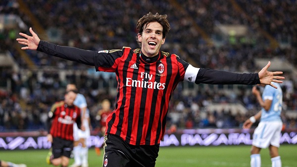 Kaka chơi xuất sắc ở vai trò tiền vệ ở AC Milan.