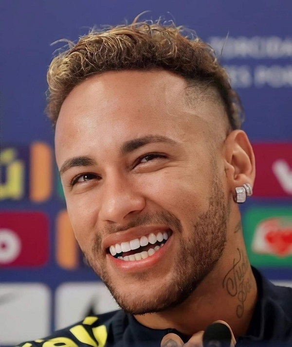 Nụ cười được coi là điểm đáng giá nhất trên gương mặt Neymar.