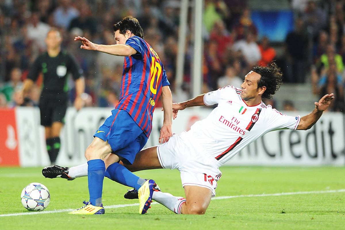 Các kỹ thuật phòng ngự trong bóng đá cơ bản bạn nên biết