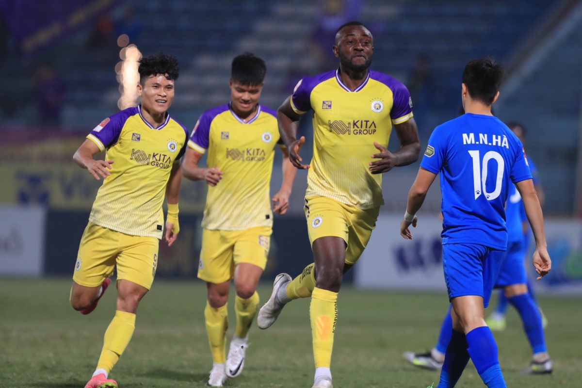 CLB Hà Nội tại V-League 2023/2024: Chậm mà chắc