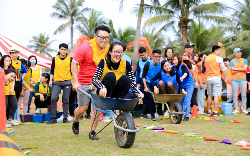 Top 10 trò chơi team building ngoài trời hấp dẫn nhất