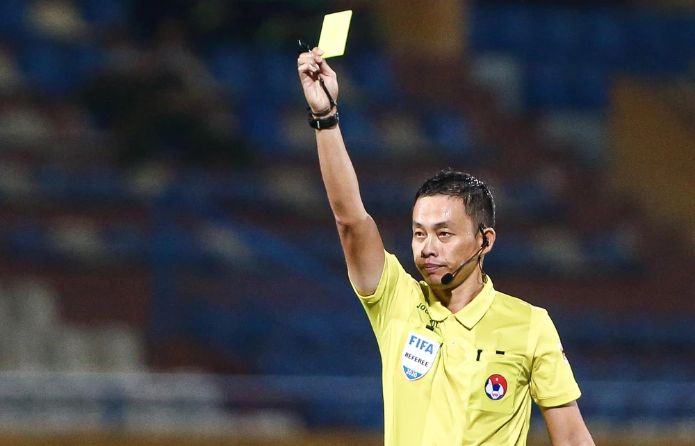 Trọng tài Ngô Duy Lân nhận án kỷ luật vì mắc lỗi ở trận Hà Nội FC-HAGL | Vietnam+ (VietnamPlus)