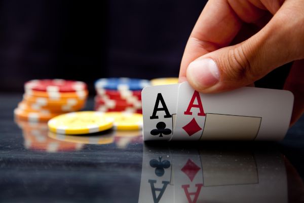 Nóng hổi là gì? Mẹo Chơi Poker Hiệu Quả Anh Em Đặt Cược Cho Người Chơi