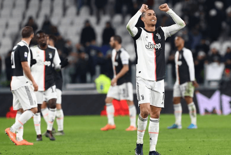 Hat-trick là gì? Hat-trick có ý nghĩa gì trong bóng đá?