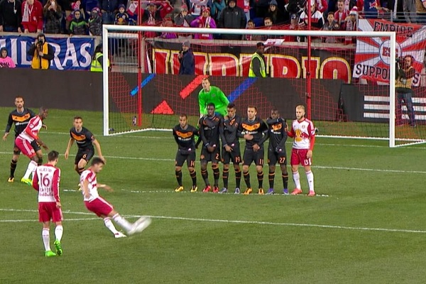 Kỹ thuật sút phạt trực tiếp cho cầu thủ